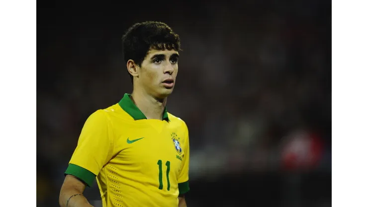 Oscar atuando na Seleção Brasileira em 2013