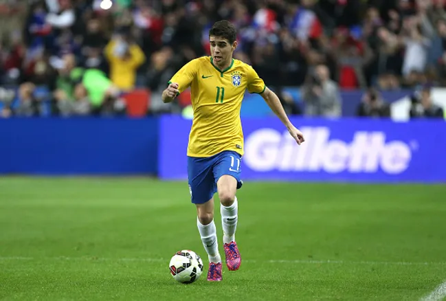 Oscar atuando na Seleção Brasileira em 2015 (Photo by Jean Catuffe/Getty Images)