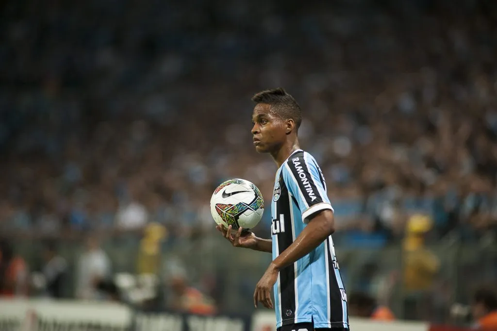 PORTO ALEGRE – RS – 30/04/2014 – LIBERTADORES 2014/GREMIO X SAN LORENZO-ARG – Wendell do Gremio em lance contra o San Lorenzo-ARG durante partida pela Copa Libertadores 2014 na Arena do Gremio. Foto: Ramiro Furquim/AGIF