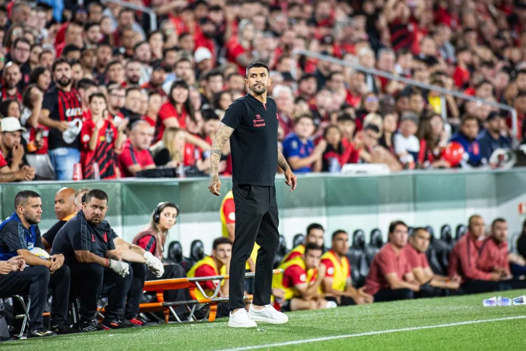 Lucho durante partida contra o Bragantino no Campeonato Brasileiro A 2024. Foto: Luis Garcia/AGIF