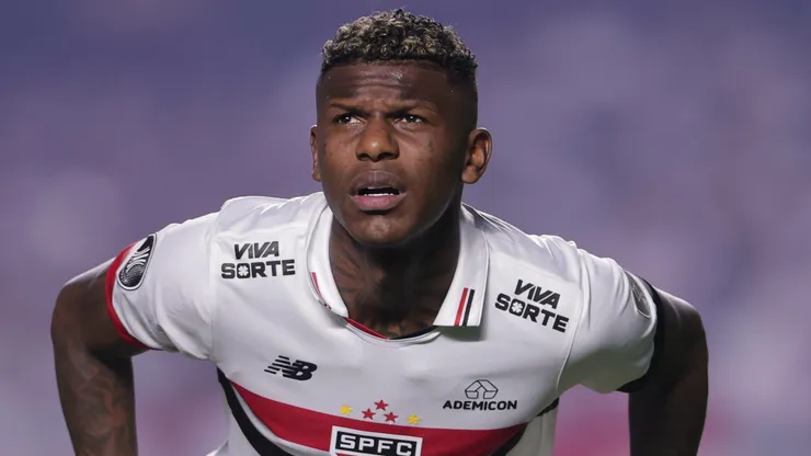 Arboleda, jogador do São Paulo, durante partida contra o Nacional (URU) (Foto: Ettore Chiereguini/AGIF)