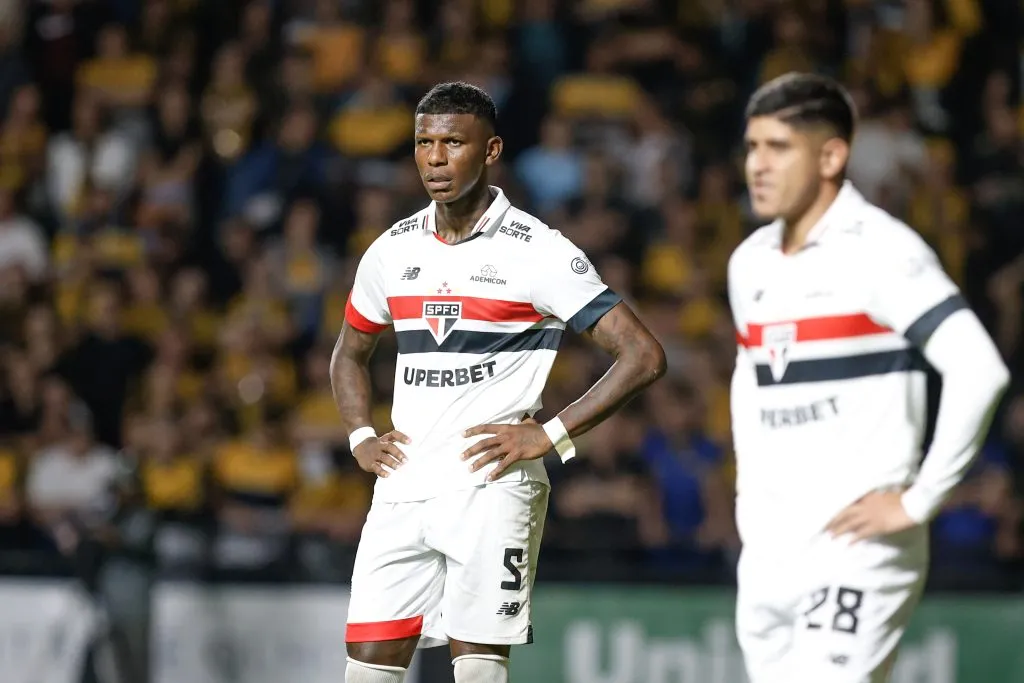 Arboleda, jogador do São Paulo, durante partida contra o Criciúma  (Foto: Leonardo Hubbe/AGIF)