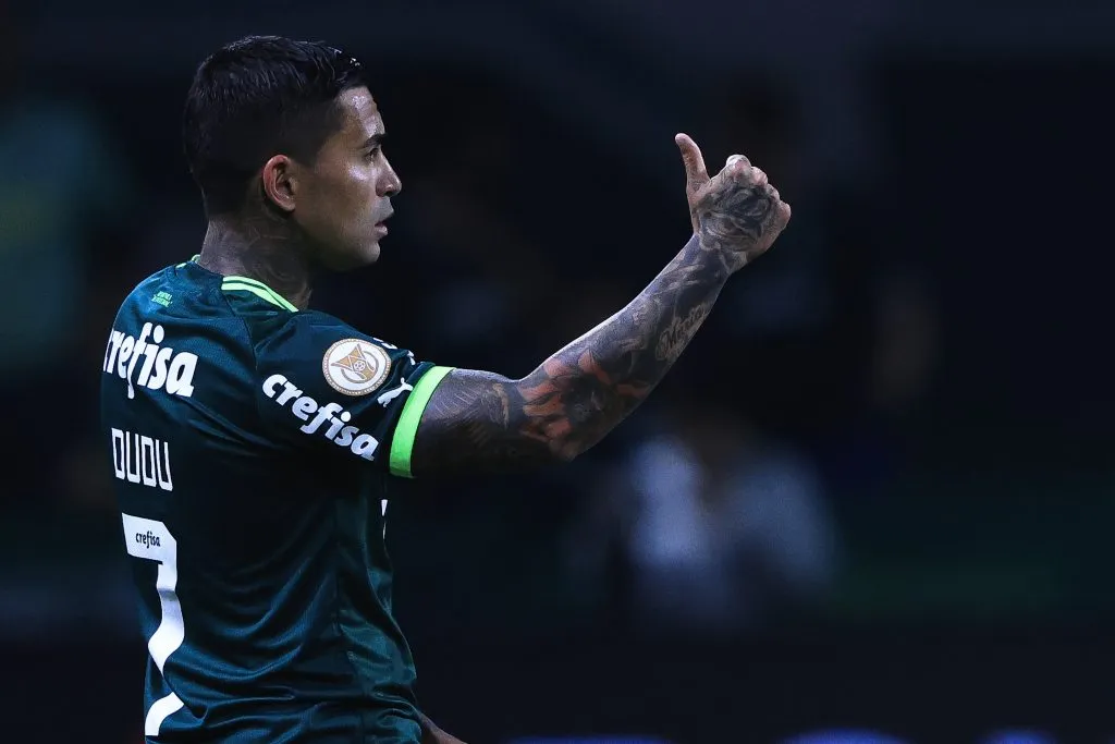 SP – SAO PAULO – 08/07/2023 – BRASILEIRO A 2023, PALMEIRAS X FLAMENGO – Dudu jogador do Palmeiras comemora seu gol durante partida contra o Flamengo no estadio Arena Allianz Parque pelo campeonato Brasileiro A 2023. Foto: Ettore Chiereguini/AGIF