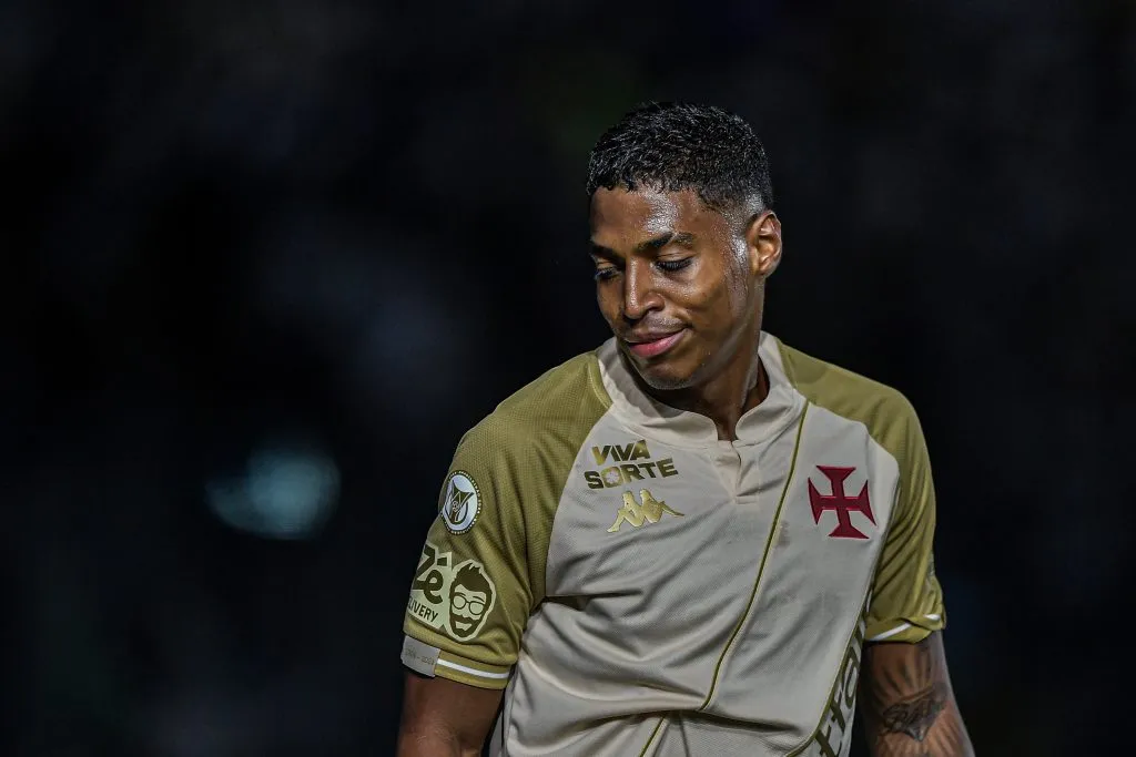 Emerson Rodriguez jogador do Vasco durante partida contra o Bahia no estadio Sao Januario pelo campeonato Brasileiro A 2024. Foto: Thiago Ribeiro/AGIF