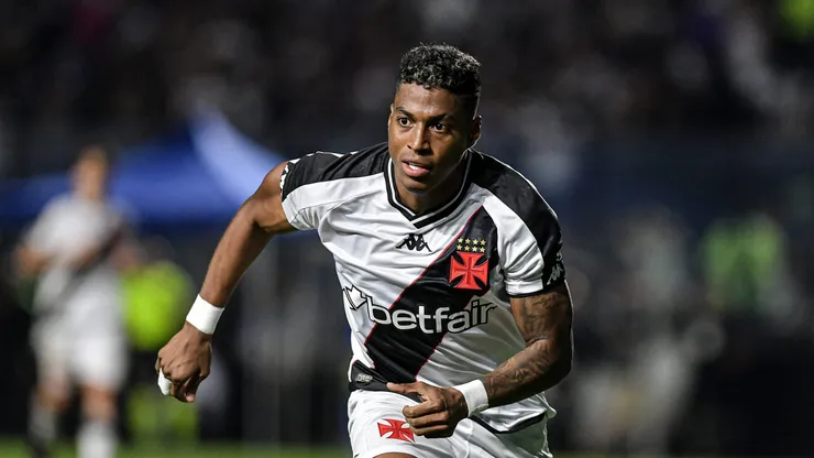 Emerson Rodriguez jogador do Vasco durante partida contra o Atletico-GO no estadio Sao Januario pelo campeonato Copa Do Brasil 2024.