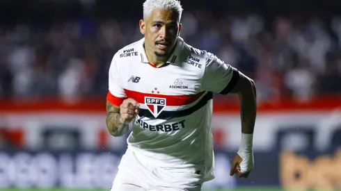 Luciano durante confronto contra Athletico-PR no Brasileirão 2024.