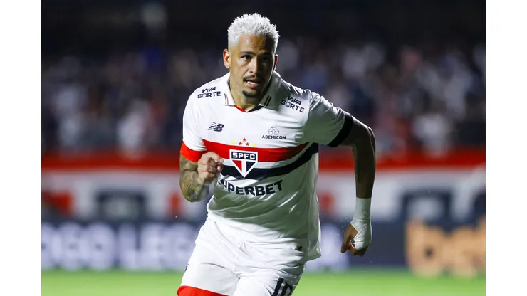Luciano durante confronto contra Athletico-PR no Brasileirão 2024.