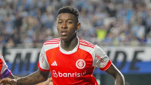 Vitao jogador do Internacional comemora seu gol durante partida contra o Gremio no estadio Couto Pereira pelo campeonato Brasileiro A 2024.