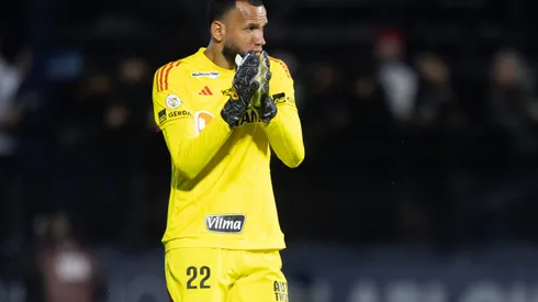 Everson durante confronto contra o Bragantino no Brasileirão 2024.