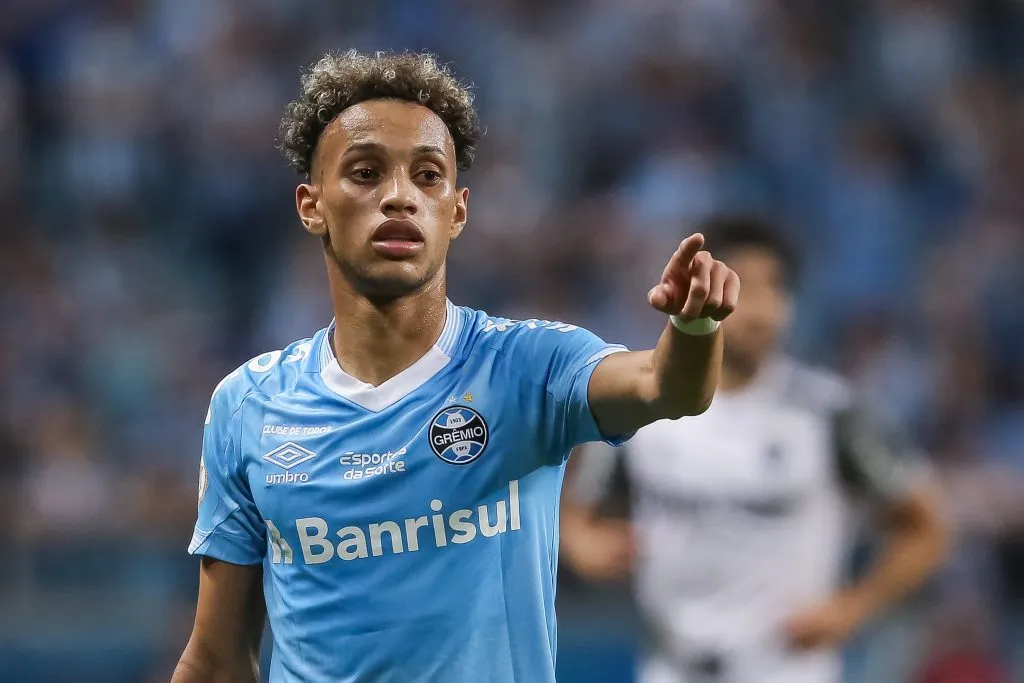 RS – PORTO ALEGRE – 22/07/2023 – BRASILEIRO A 2023, GREMIO X ATLETICO-MG – Bitello jogador do Gremio durante partida contra o Atletico-MG no estadio Arena do Gremio pelo campeonato Brasileiro A 2023. Foto: Pedro H. Tesch/AGIF