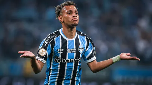 Bitello durante clássico entre Grêmio e Internacional no Brasileirão de 2023.