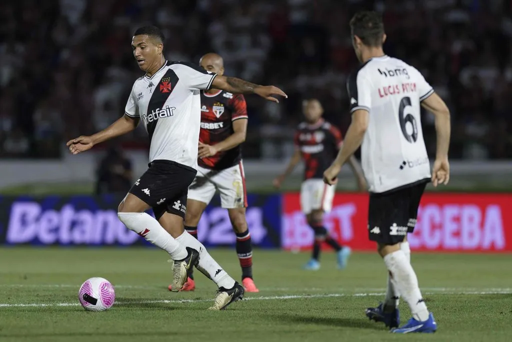 SP – CAMPINAS – 16/10/2024 – BRASILEIRO A 2024, SAO PAULO X VASCO – Mateus Carvalho
 jogador do Vasco durante partida contra o Sao Paulo no estadio Brinco de Ouro pelo campeonato Brasileiro A 2024. Foto: Anderson Romao/AGIF