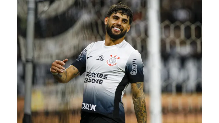 Yuri Alberto durante confronto contra o Bahia no Brasileirão 2024.