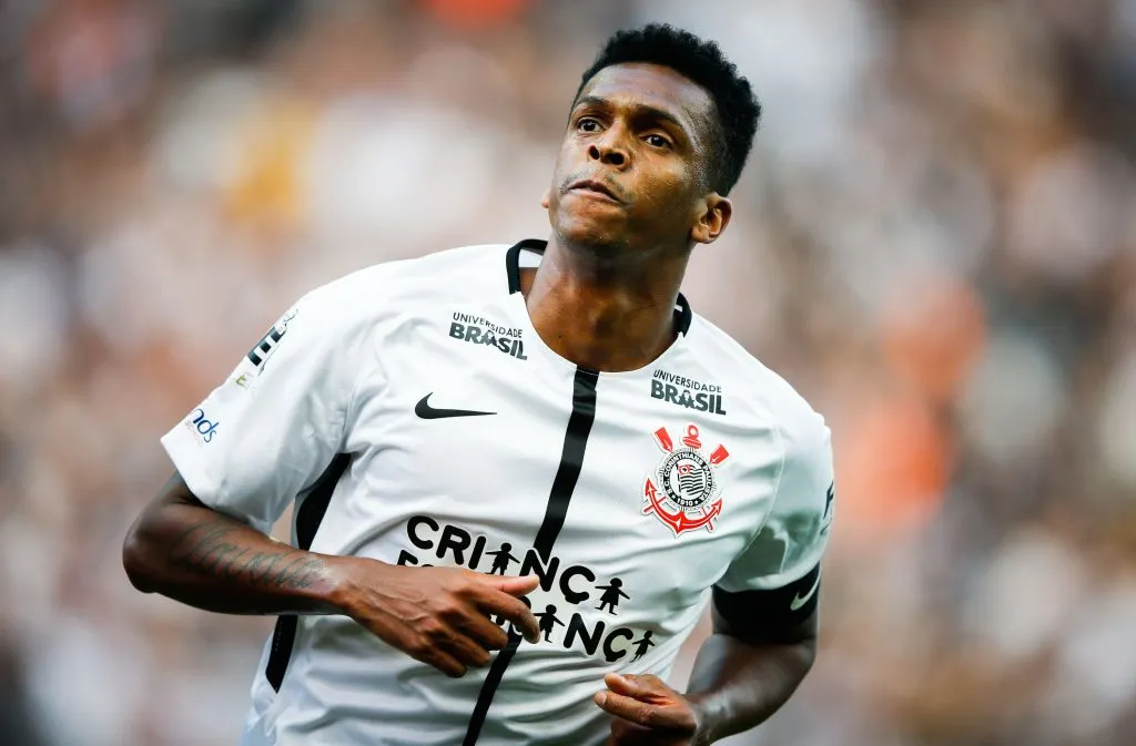 Jô durante confronto contra o Flamengo no Brasileirão de 2017. (Photo by Alexandre Schneider/Getty Images)