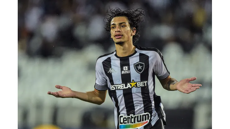 Matheus Nascimento durante confronto contra o Nova Iguaçu no Campeonato Carioca de 2022.