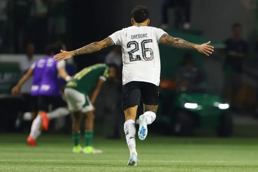 SP – SAO PAULO – 26/11/2024 – BRASILEIRO A 2024, PALMEIRAS X BOTAFOGO – Gregore jogador do Botafogo comemora segundo gol do Botafogo durante partida contra o Palmeiras no estadio Arena Allianz Parque pelo campeonato Brasileiro A 2024. Foto: Joisel Amaral/AGIF