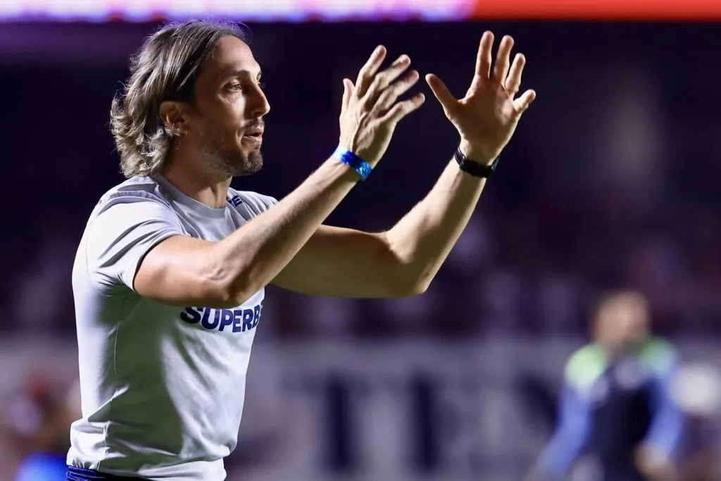 Zubeldía durante partida contra o Botafogo na Libertadores 2024. Foto: Marcello Zambrana/AGIF