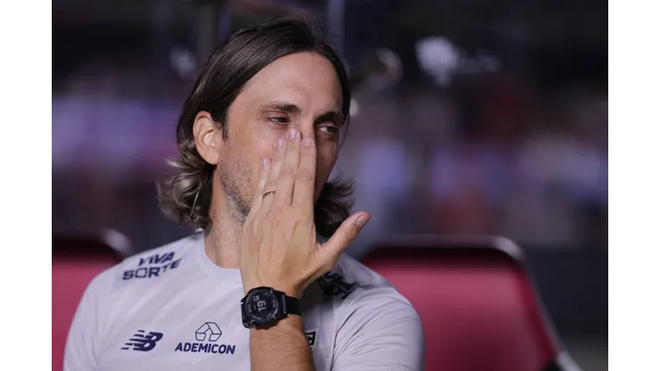 Zubeldía durante confronto contra o Juventude no Brasileirão 2024.