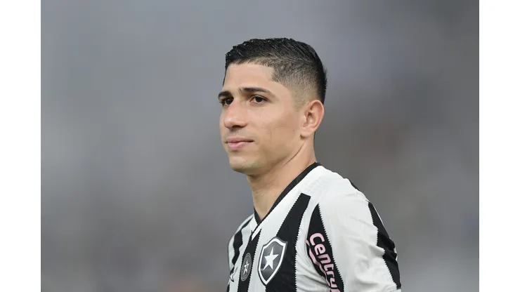 Savarino durante confronto contra o Criciúma no Brasileirão 2024.