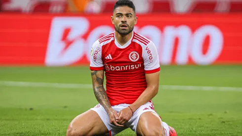 Bruno Tabata durante confronto contra o Flamengo no Brasileirão 2024.