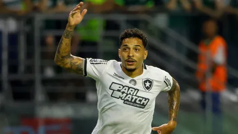 Gregore, jogador do Botafogo, foi o grande destaque em confrontos decisivos no Brasileirão Betano.