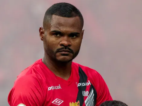 Nikão quebra o silêncio e fala sobre seu futuro no Athletico-PR