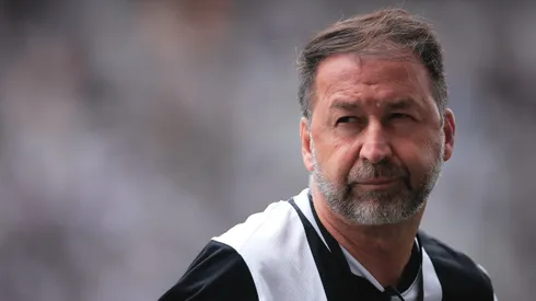 Augusto Melo, presidente do Corinthians, durante partida contra o Atlético-GO (Foto: Ettore Chiereguini/AGIF)