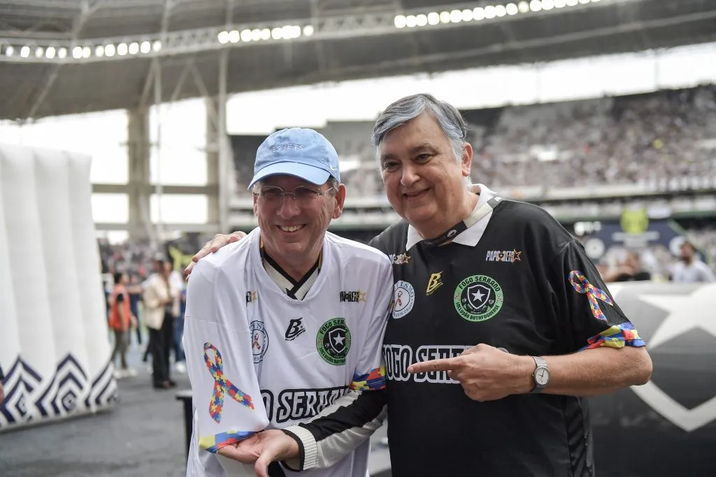 RJ – RIO DE JANEIRO – 08/12/2024 – BRASILEIRO A 2024, BOTAFOGO X SAO PAULO – Jhon textor e Durcesio Mello dirigentes do Botafogo durante partida contra o Sao Paulo no estadio Engenhao pelo campeonato Brasileiro A 2024. Foto: Thiago Ribeiro/AGIF
