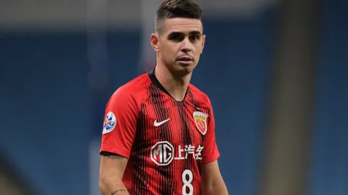 Oscar durante partida pelo Shanghai Port em novembro de 2020.