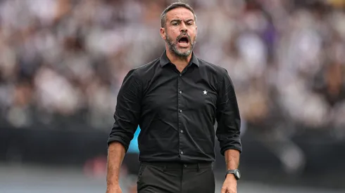 Artur Jorge, técnico do Botafogo, durante partida contra o São Paulo, pelo Brasileirão Betano.