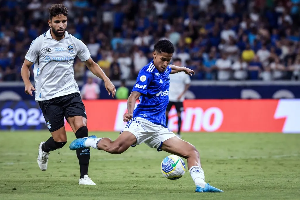 Tevis, atacante do Cruzeiro, deve seguir no clube mesmo com interesse de diversos clubes da Europa. Foto: Gustavo Aleixo/Cruzeiro