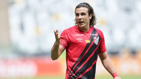 MG – BELO HORIZONTE – 08/12/2024 – BRASILEIRO A 2024, ATLETICO-MG X ATHLETICO-PR – Canobbio jogador do Athletico-PR durante partida contra o Atletico-MG no estadio Arena MRV pelo campeonato Brasileiro A 2024. Foto: Gilson Lobo/AGIF