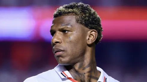 Arboleda, jogador do São Paulo, durante partida contra o Botafogo (Foto: Marcello Zambrana/AGIF)