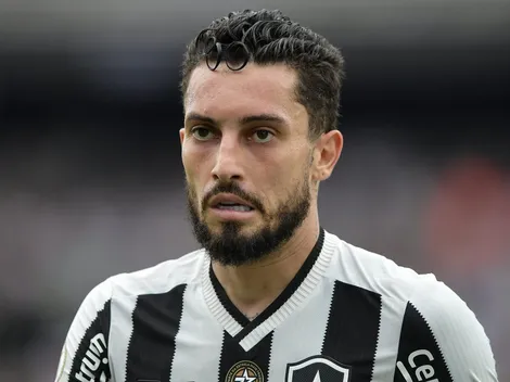Alex Telles dá declaração importante sobre temporada do Botafogo