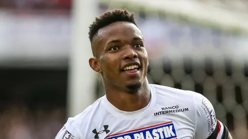 Thiago Mendes pode voltar ao São Paulo em 2025.