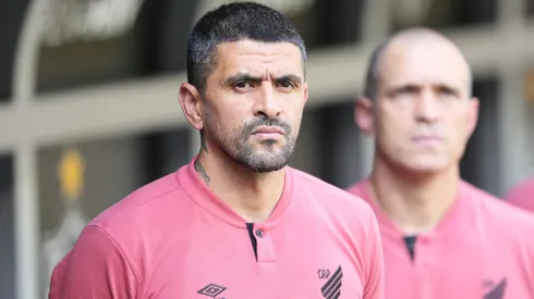 Lucho González, ex-técnico do Athletico, durante partida contra o Atletico-MG pelo Brasileirão Betano.