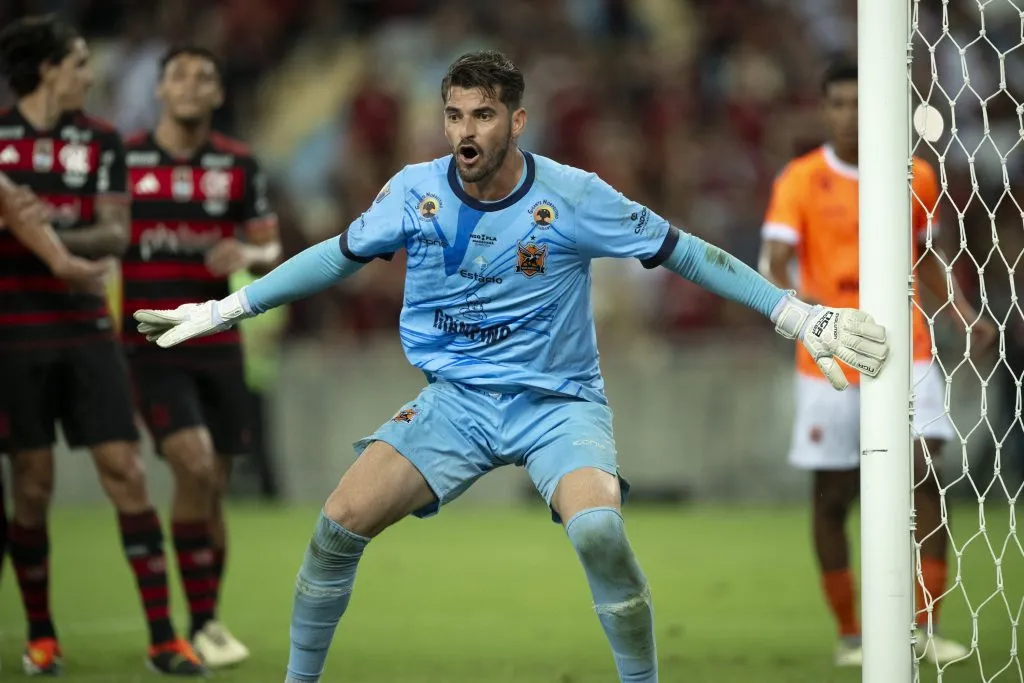 Fabricio goleiro do Nova Iguacu durante partida contra o Flamengo no estadio Maracana pelo campeonato Carioca 2024. Foto: Jorge Rodrigues/AGIF
