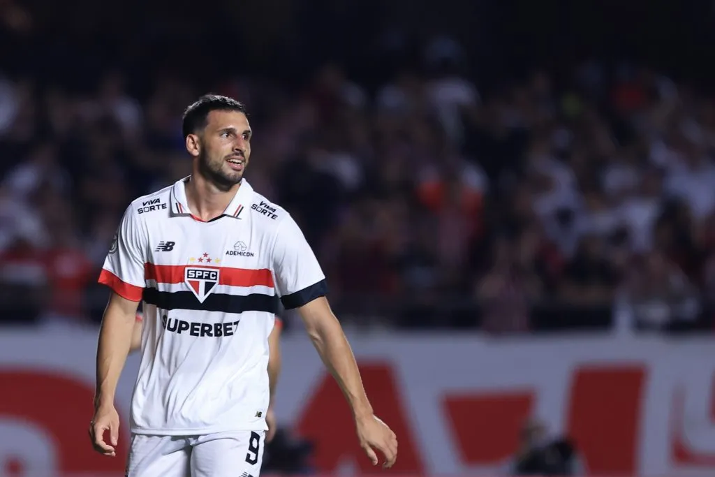 SP – SAO PAULO – 03/08/2024 – BRASILEIRO A 2024, SAO PAULO X FLAMENGO – Calleri jogador do Sao Paulo durante partida contra o Flamengo no estadio Morumbi pelo campeonato Brasileiro A 2024. Foto: Marcello Zambrana/AGIF