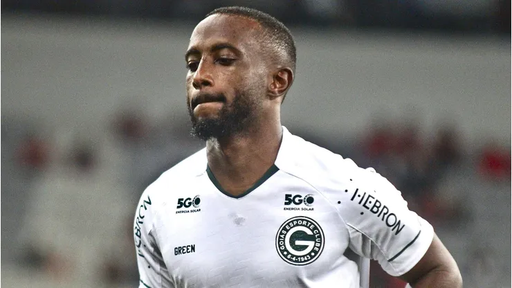 Dieguinho, alvo do Vasco, atuando no Goiás