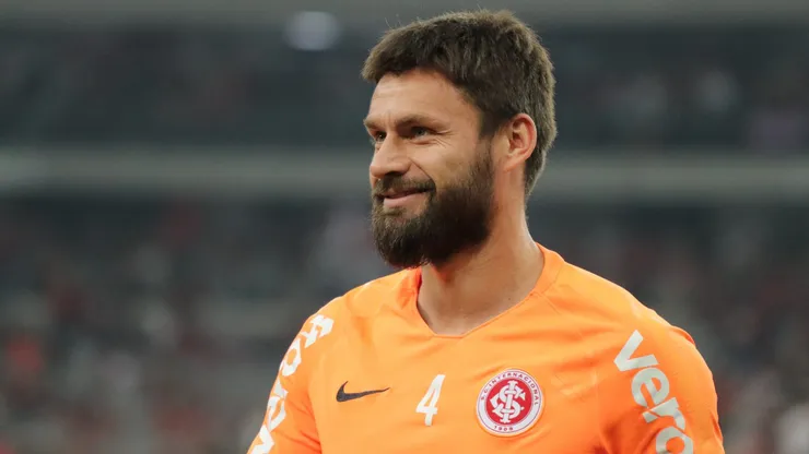 Rafael Sóbis, ex-jogador do Internacional pediu a contratação de atacante para o clube.