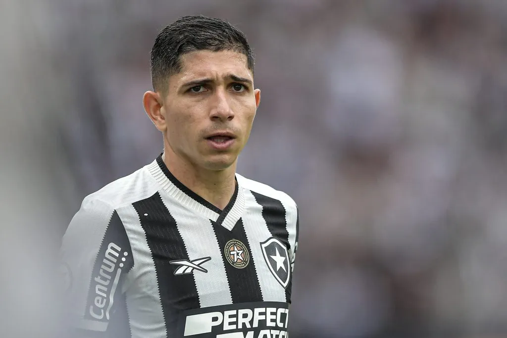 Savarino, jogador do Botafogo, durante partida contra o São Paulo no Campeonato Brasileiro de 2024. Foto: Thiago Ribeiro/AGIF