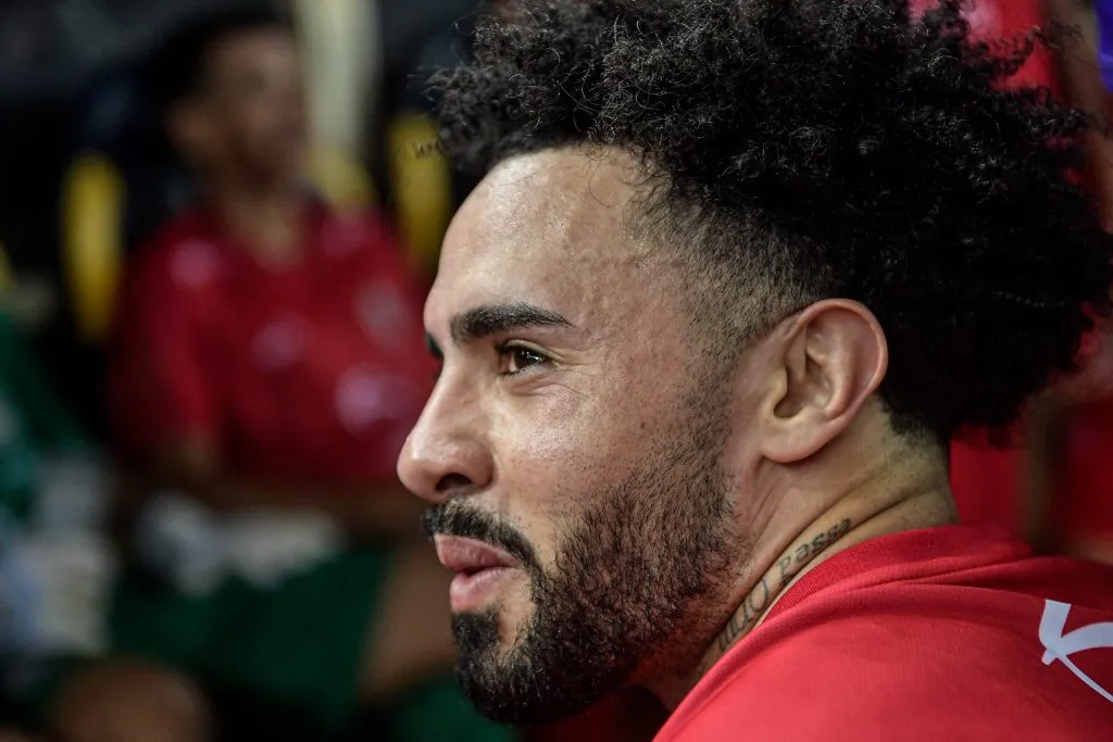 RJ – RIO DE JANEIRO – 27/12/2023 – AMISTOSO, TIME DAS ESTRELAS – Claudinho jogador do time Vermelho durante partida contra o time branco no estadio Maracana pelo Jogo das Estrelas 2023.  Foto: Thiago Ribeiro/AGIF