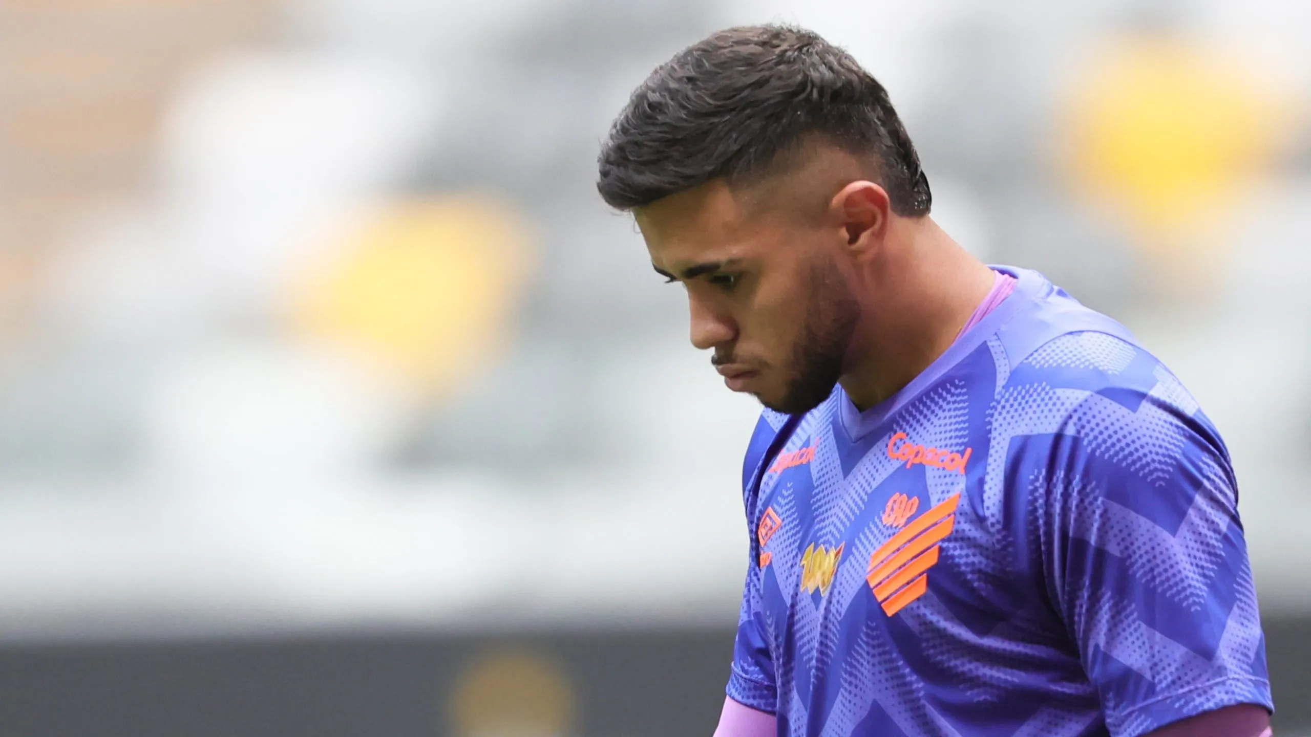 MG – BELO HORIZONTE – 08/12/2024 – BRASILEIRO A 2024, ATLETICO-MG X ATHLETICO-PR – Mycael jogador do Athletico-PR lamenta durante partida contra o Atletico-MG no estadio Arena MRV pelo campeonato Brasileiro A 2024. Foto: Gilson Lobo/AGIF