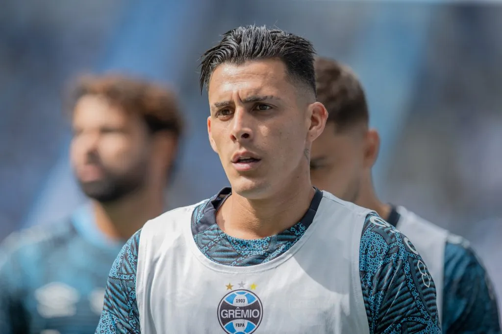 Pavón, jogador do Grêmio, durante partida contra o Corinthians (Foto: Liamara Polli/AGIF)