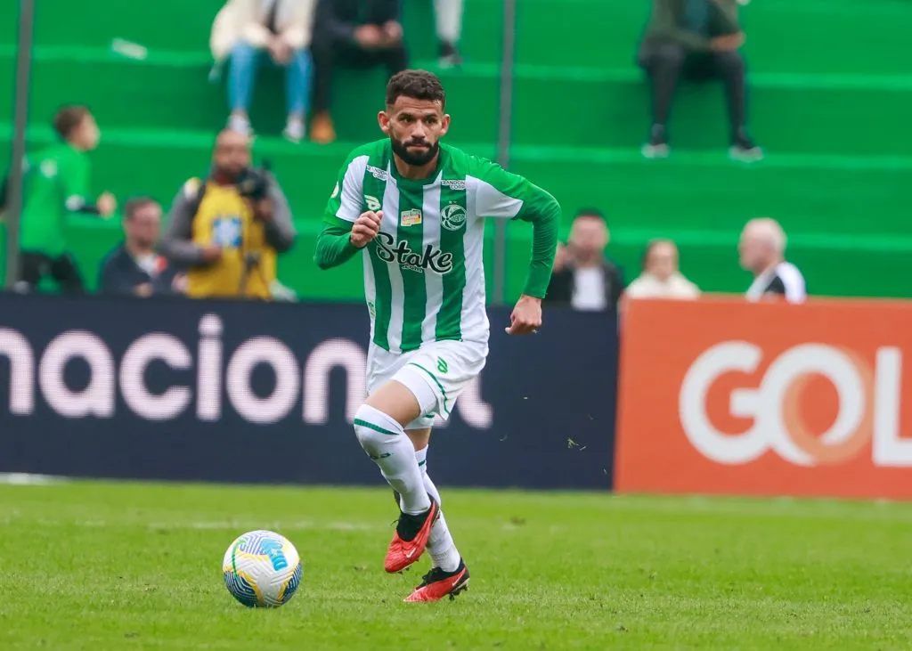 Jadson durante partida contra o Fluminense no Campeonato Brasileiro de 2024. Foto: Luiz Erbes/AGIF