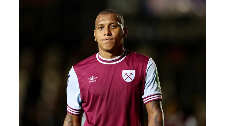 Luizão atuando no sub-21 do West Ham
