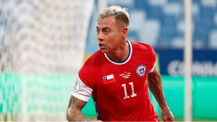 Eduardo Vargas atuando pela Seleção Chilena em 2021