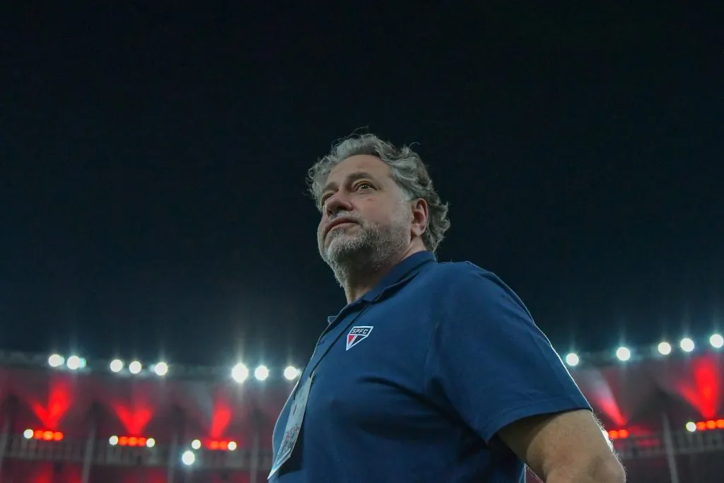 Julio Casares presidente do São Paulo antes da partida contra o Flamengo no Maracanã pelo campeonato Brasileiro A 2024.   Foto: Thiago Ribeiro/AGIF