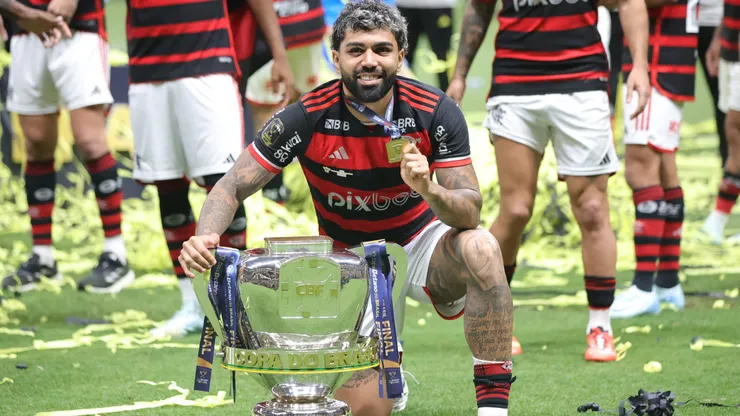 Gabigol durante comemoração do título do Flamengo na Copa do Brasil 2024.