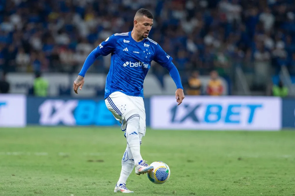 Zá Ivaldo jogador do Cruzeiro durante partida contra o Internacional no Mineirão pelo campeonato Brasileiro A 2024. Foto: Alessandra Torres/AGIF